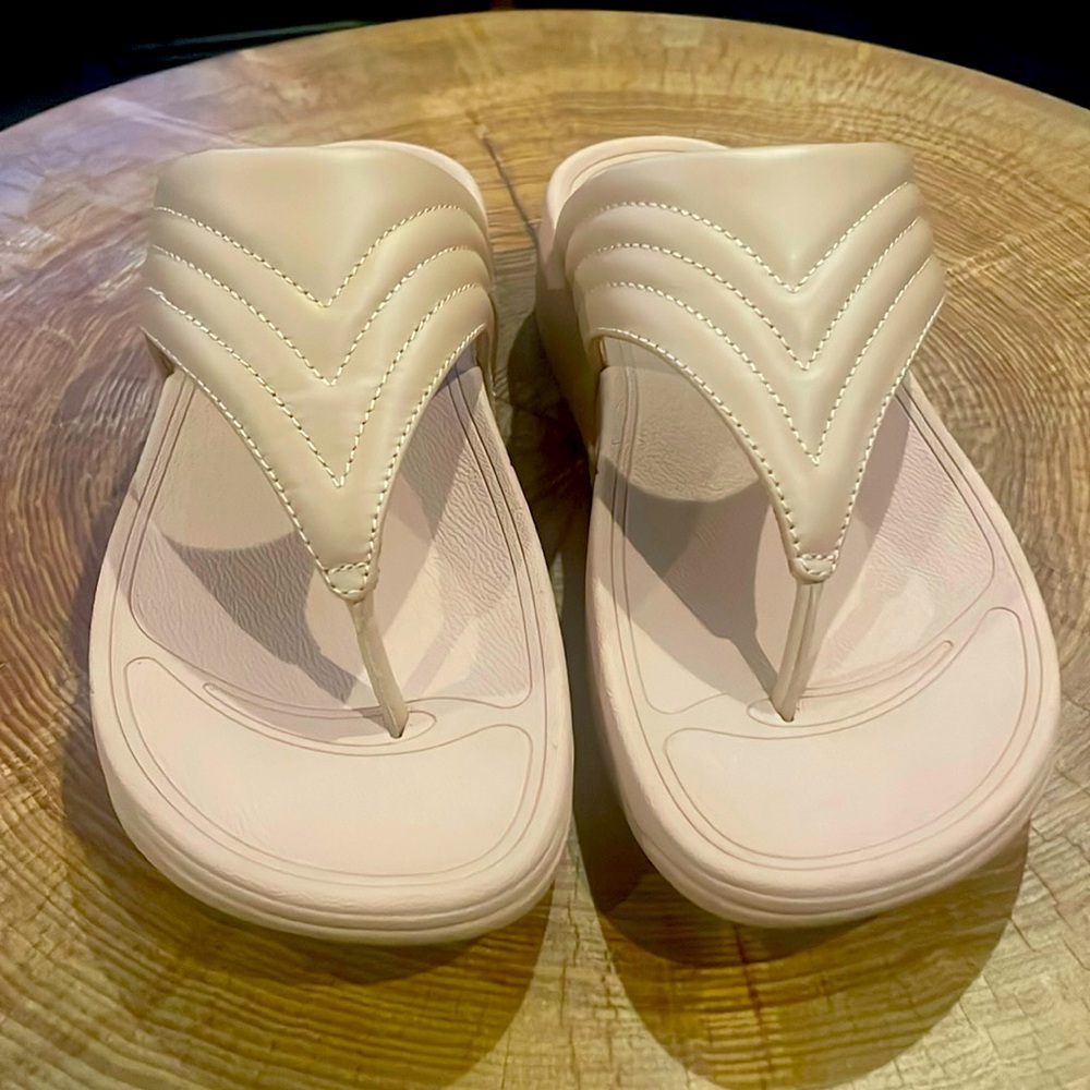 FitFlop Walkstar NUDE Leather Toe-Post Sandals 8M NWOT
